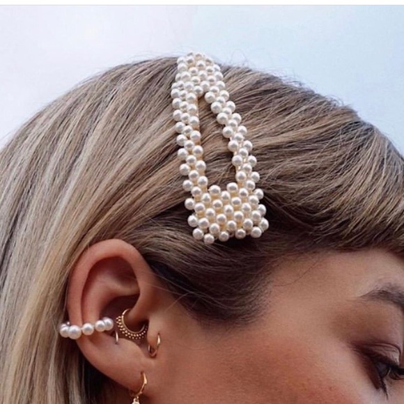 S O L D Bundle of TWO- Trendy Pearl Hair Clip🧚♂️NEW. - Picture 6 of 6